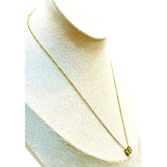 Minimalist Gold Pendant Necklace – Elegant Stainless Steel Design - Picture 5 of 8